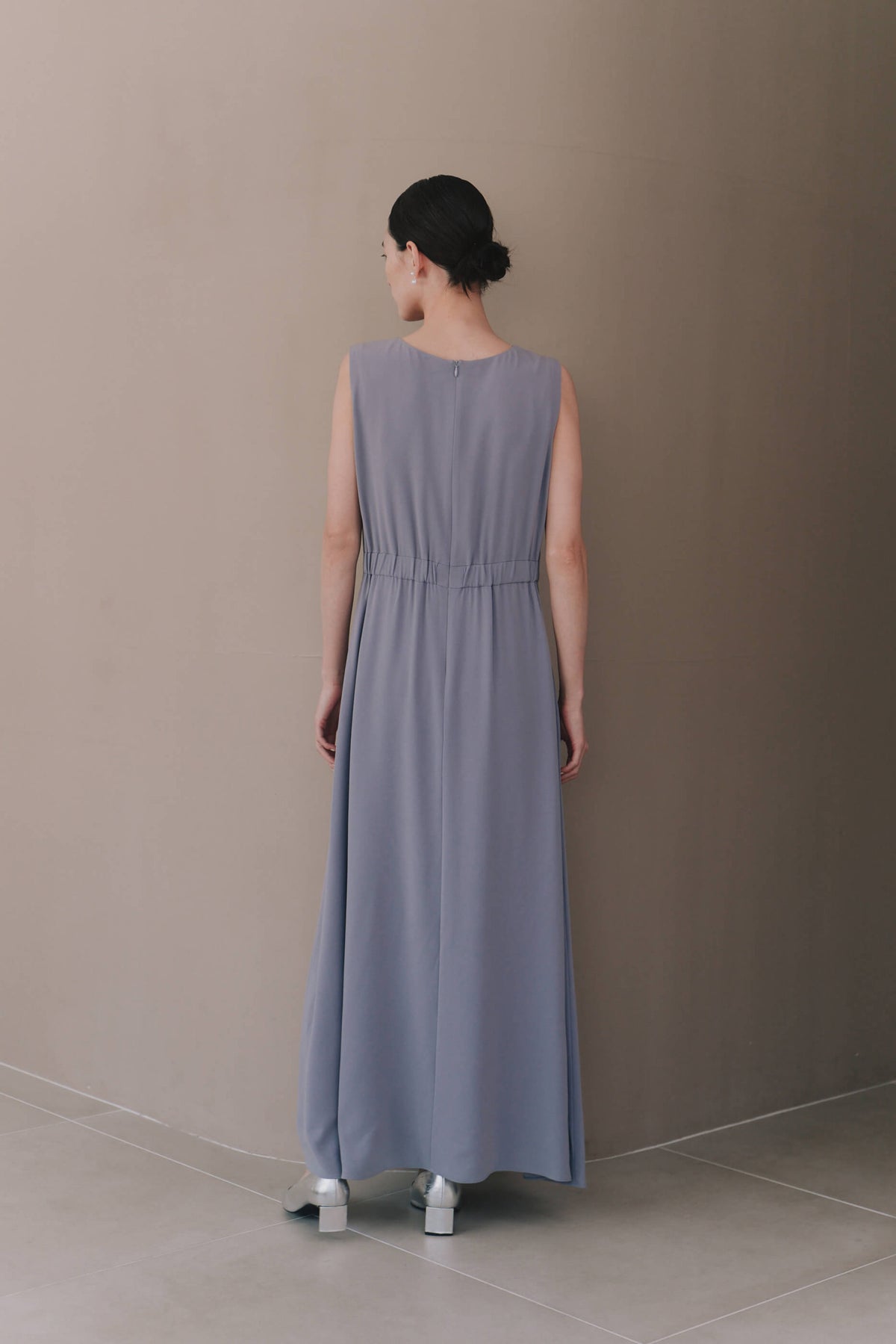 kaene レースケープセットドレス / 101210 結婚式用ゲストドレス lavender | モデル身長172cm 着用サイズM(38)