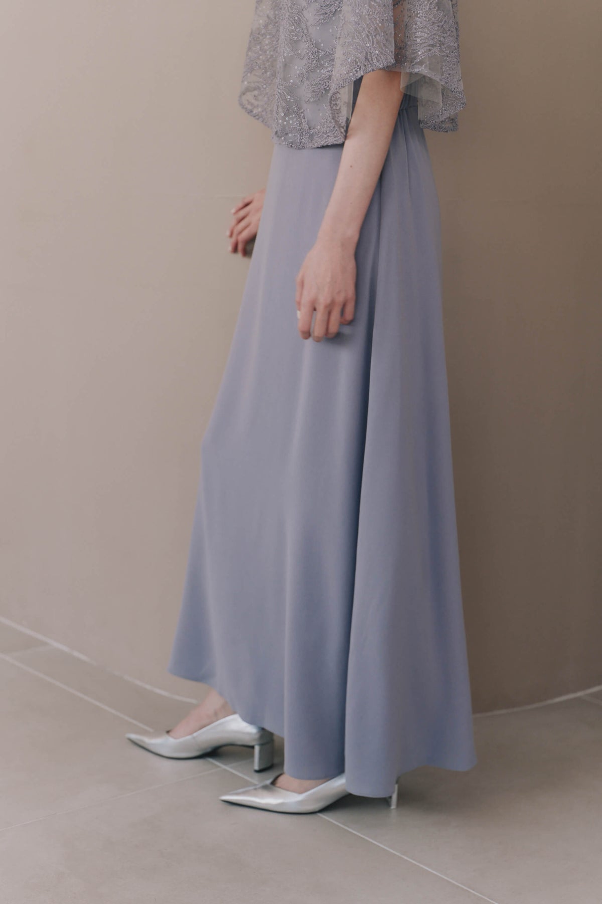 kaene レースケープセットドレス / 101210 結婚式用ゲストドレス lavender | モデル身長172cm 着用サイズM(38)
