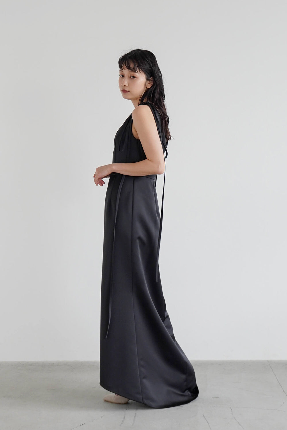 サテンリボンドレス / 100855 | モデル身長157cm 着用サイズ34