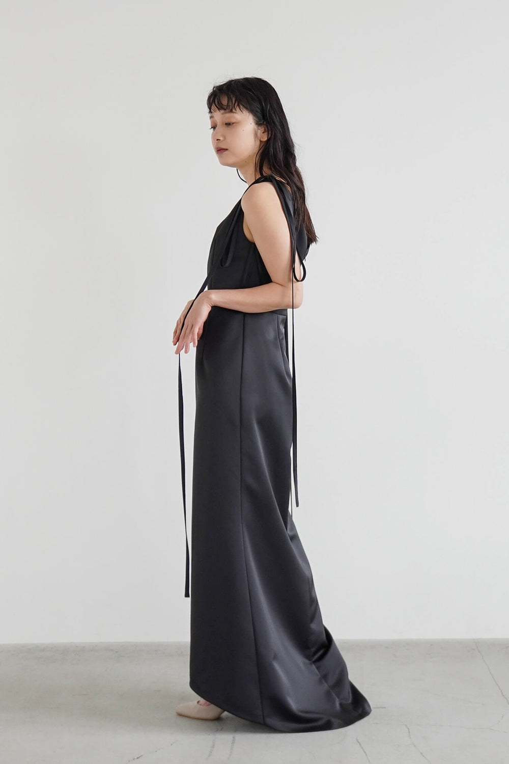 サテンリボンドレス / 100855 | モデル身長157cm 着用サイズ34