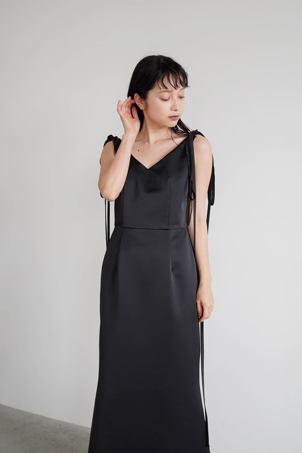 サテンリボンドレス / 100855 | モデル身長157cm 着用サイズ34