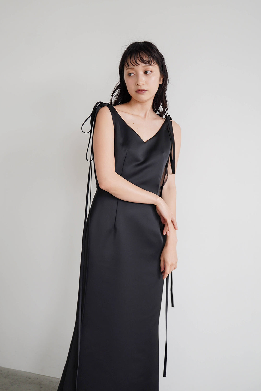 サテンリボンドレス / 100855 | モデル身長157cm 着用サイズ34