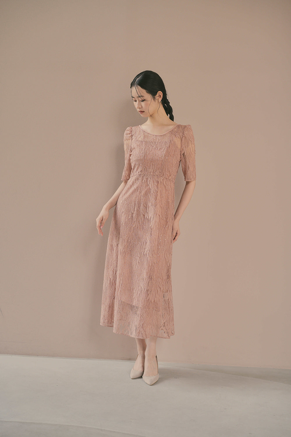 kaene スパンコールアネモネドレス / 100924 | モデル身長170cm 着用サイズ36