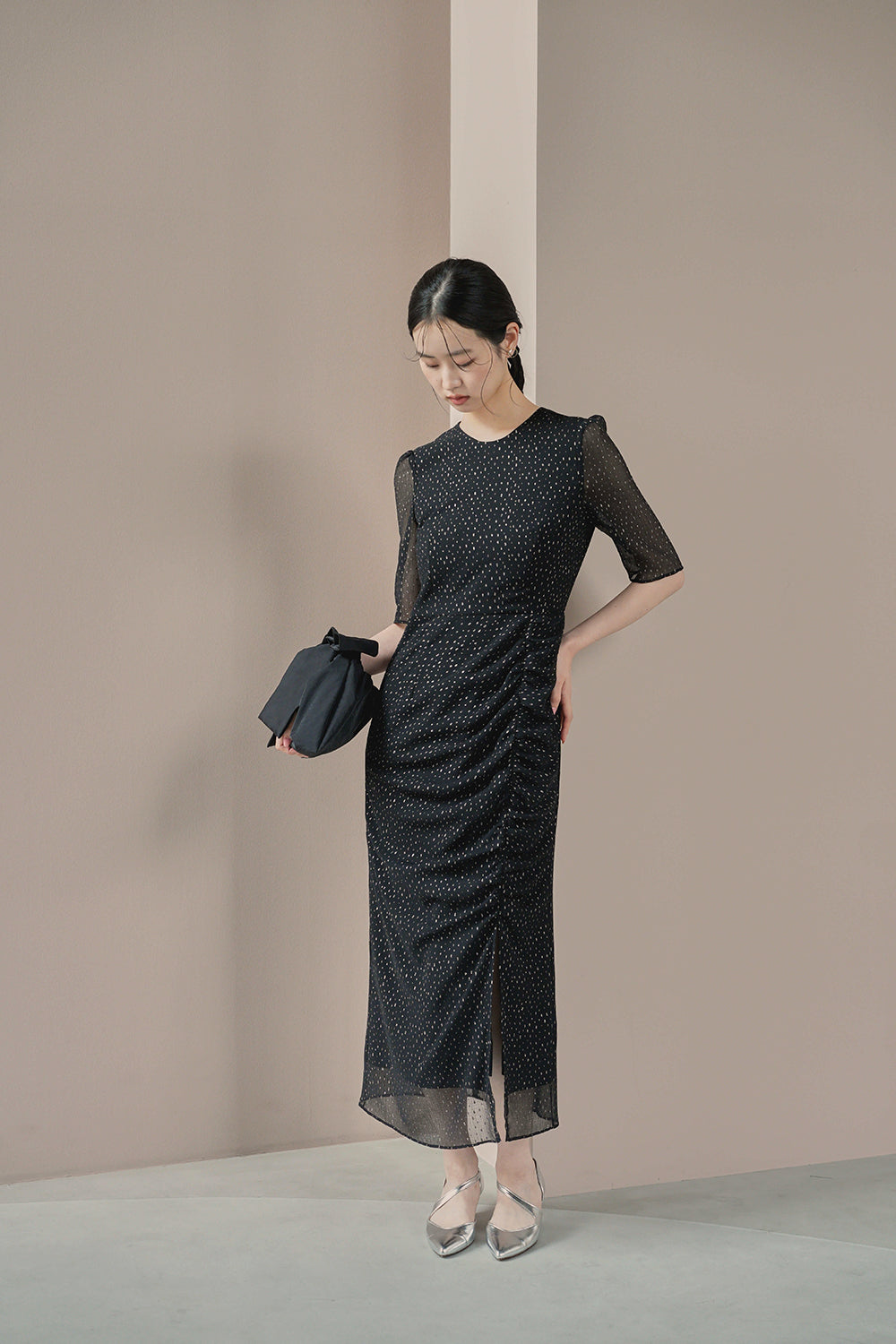 ラメドビースリットドレス / 100827 kaene | モデル身長170cm 着用サイズ38