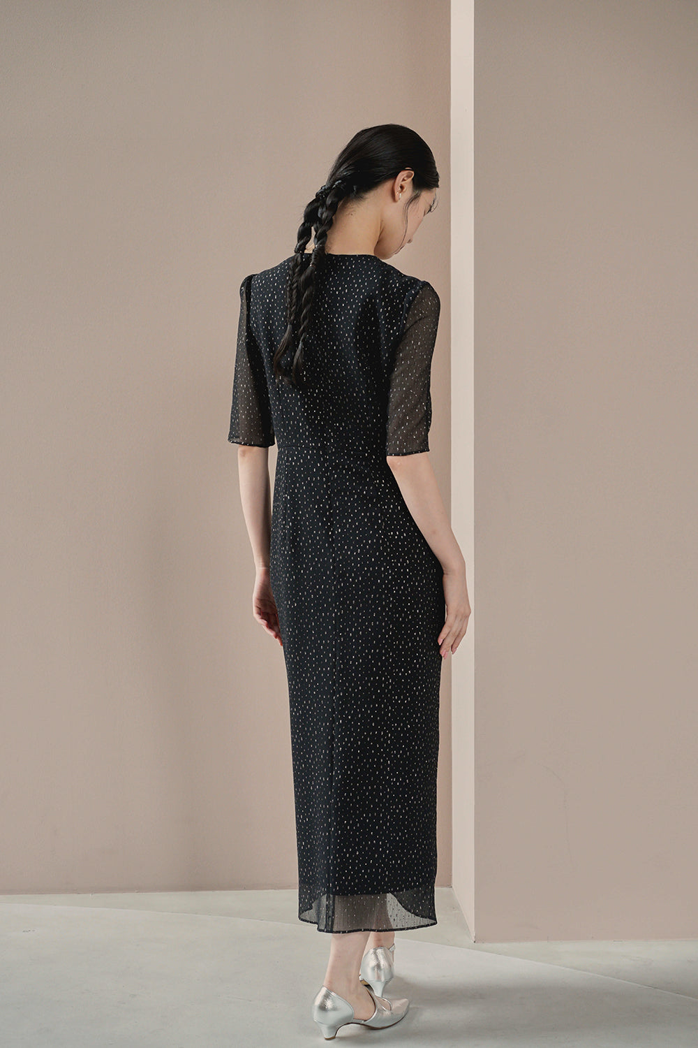 ラメドビースリットドレス / 100827 kaene | モデル身長170cm 着用サイズ38