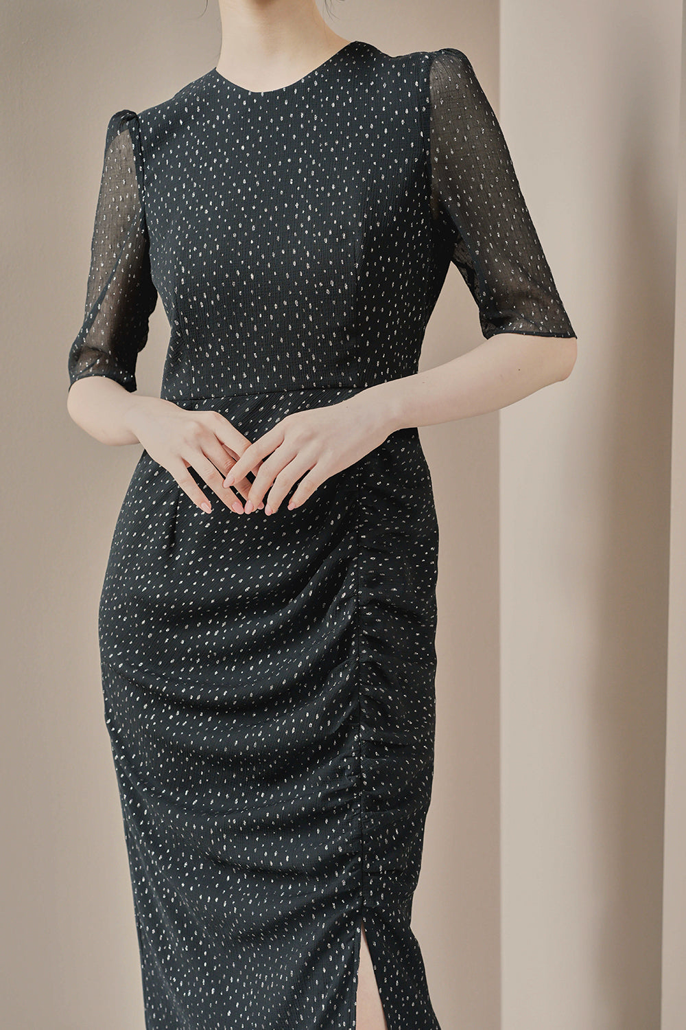 ラメドビースリットドレス / 100827 kaene | モデル身長170cm 着用サイズ38