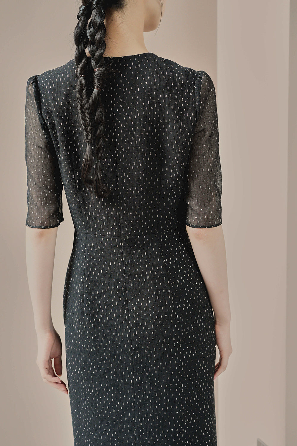 ラメドビースリットドレス / 100827 kaene | モデル身長170cm 着用サイズ38