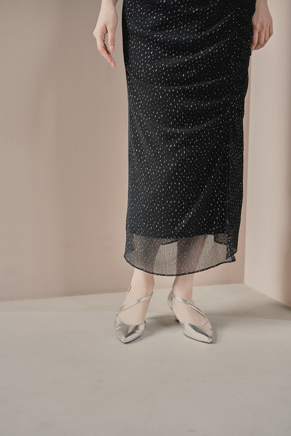 ラメドビースリットドレス / 100827 kaene | モデル身長170cm 着用サイズ38