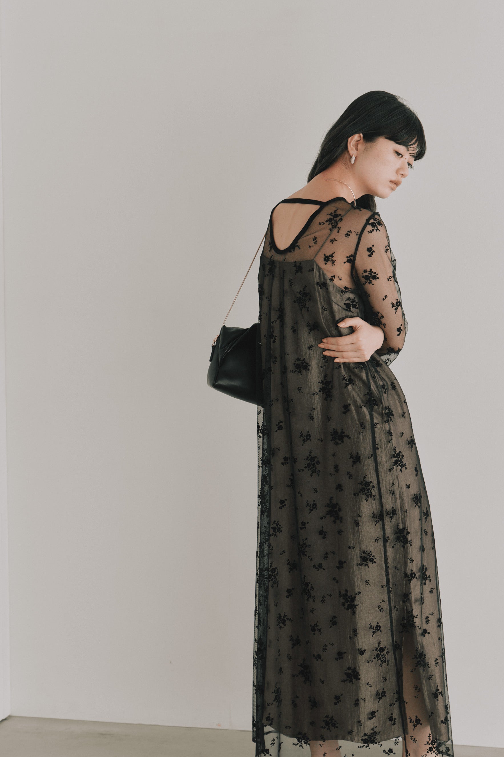 kaene フロッキーサテン2wayドレス / 101066 結婚式用ドレス khaki|モデル身長165cm 着用サイズM(38)