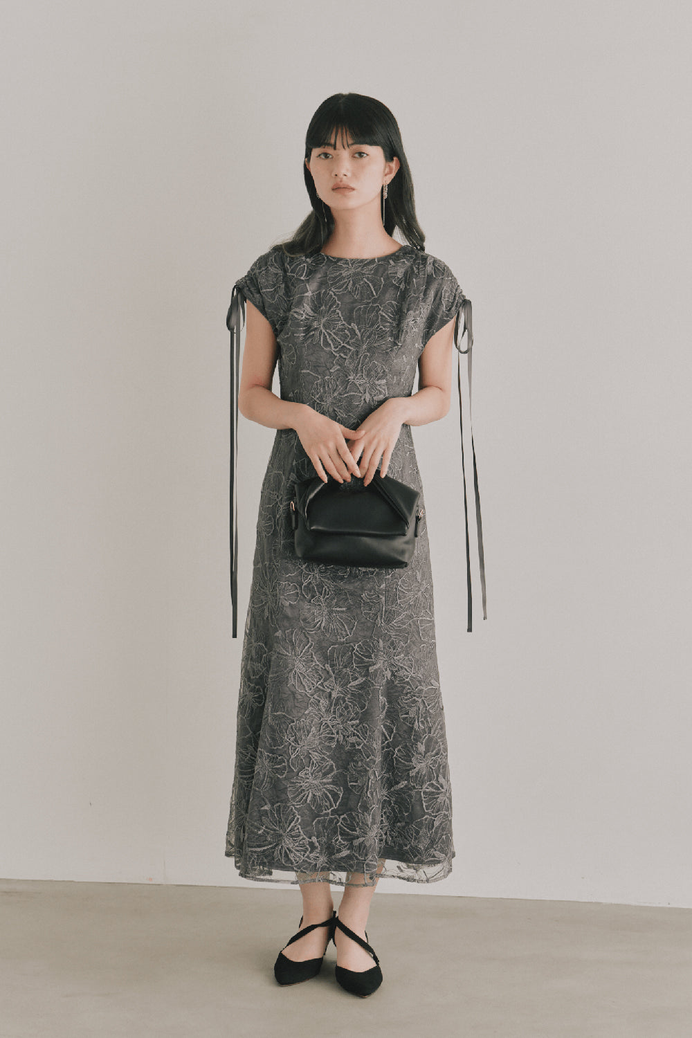 kaene エンボスフラワーリボンドレス / 101164 | モデル身長165cm 着用サイズS(36)