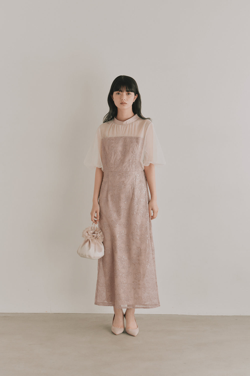 kaene バッグデザインスパンコールドレス / 101161 結婚式用ドレス | モデル身長165cm 着用サイズM(38)