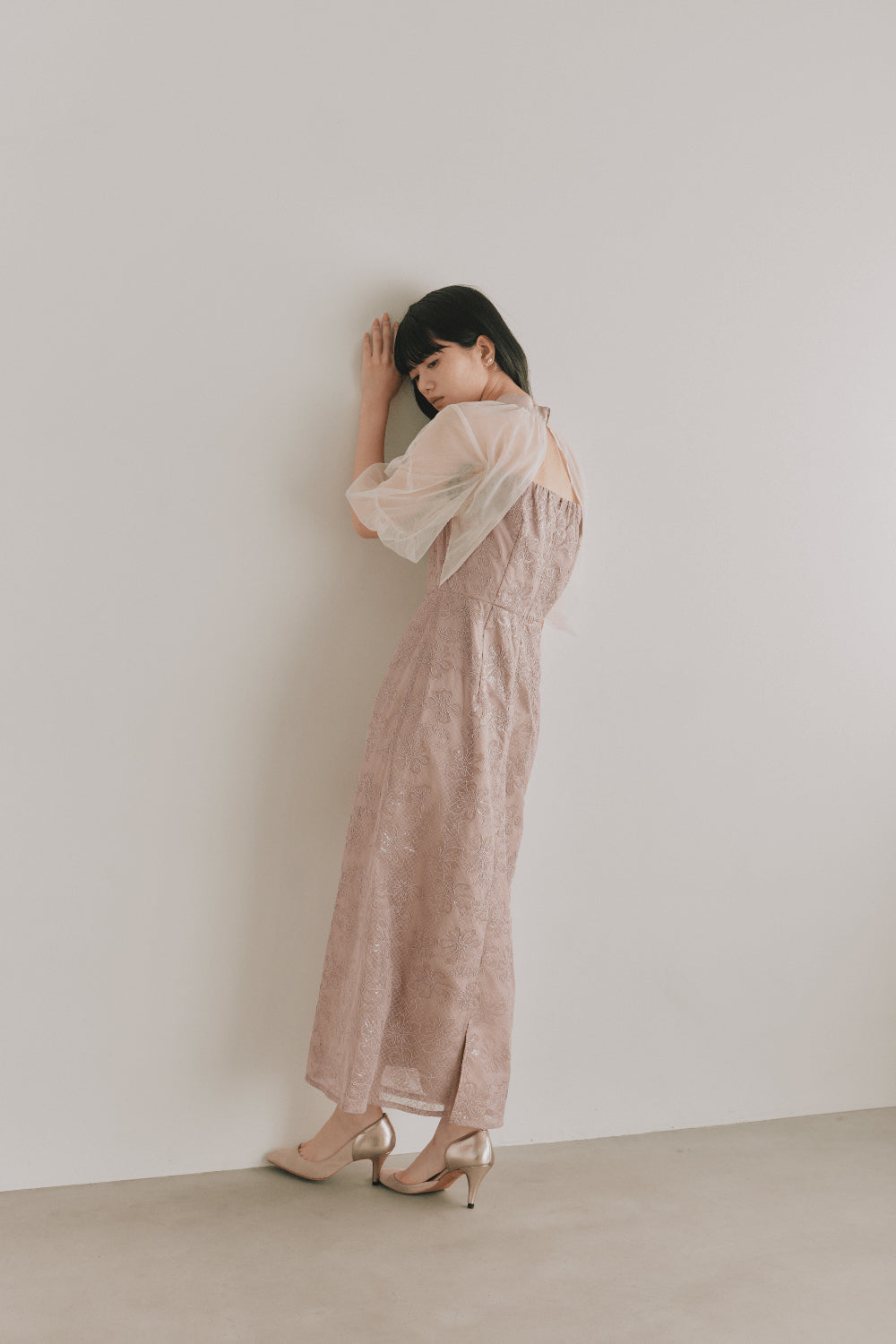 kaene バッグデザインスパンコールドレス / 101161 | モデル身長165cm 着用サイズM(38)