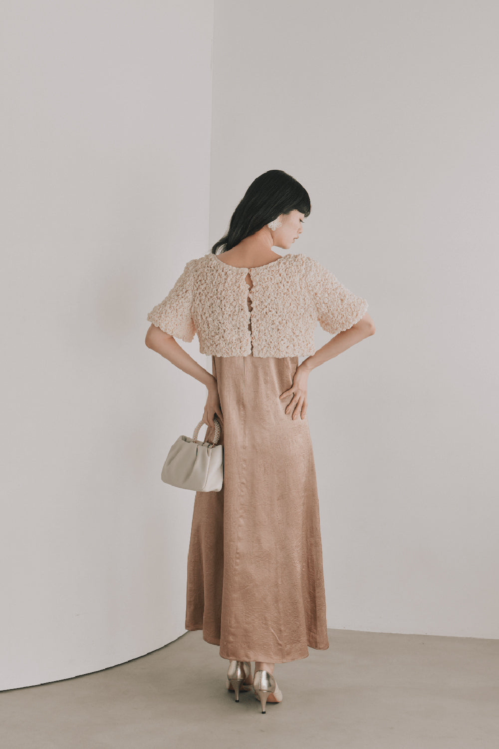 kaene シャーリングシフォンブラウスセットドレス / 101129 | モデル身長165cm 着用サイズS(36)