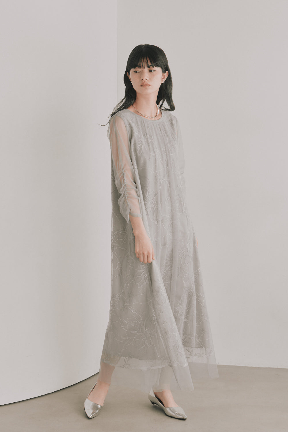 kaene シアーペタルレイヤードドレス / 101136 結婚式用ドレス mintgray | モデル身長165cm 着用サイズFREE