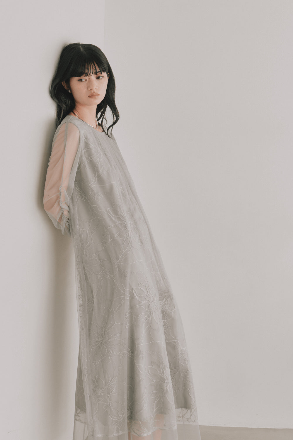 kaene シアーペタルレイヤードドレス / 101136 結婚式用ドレス mintgray | モデル身長165cm 着用サイズFREE