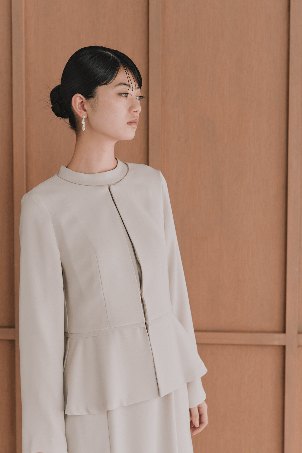 kaene シフォンドッキングマーメイドワンピース / 101163 | モデル身長165cm 着用サイズM(38) ※シフォンパイピングジャケット / 005368