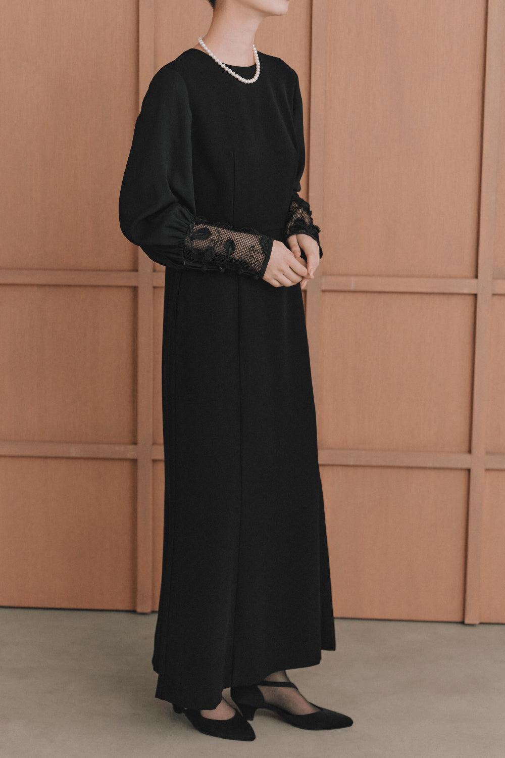 kaene エンブロイダリースリーブドレス / 100905 | モデル身長165cm 着用サイズM(38)