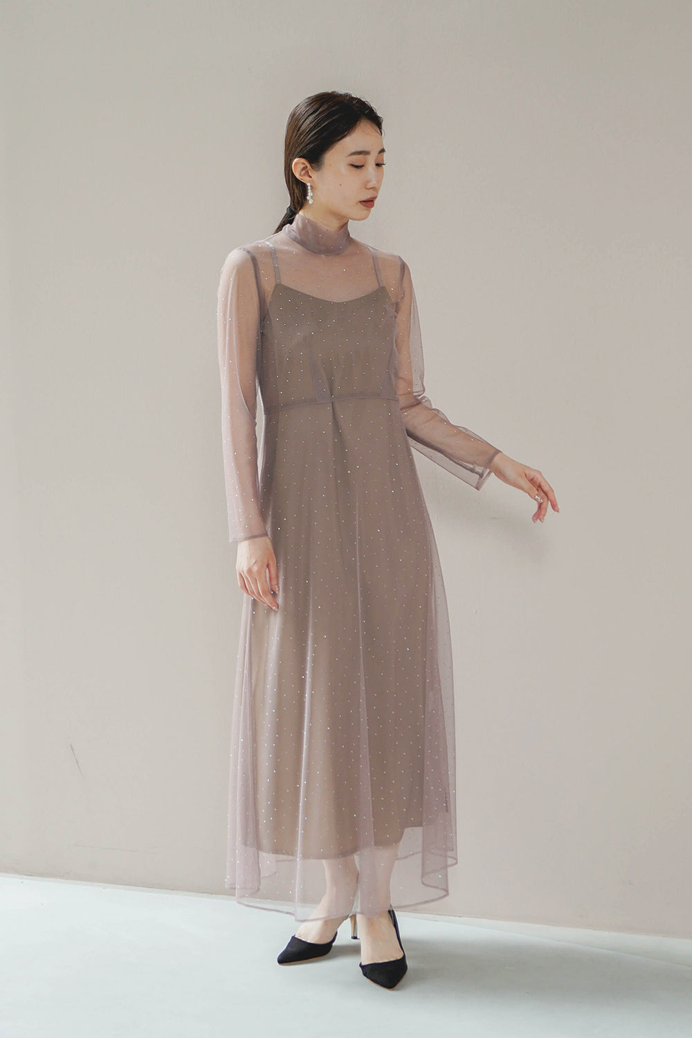 kaene ラインストーンボウタイドレス / 100929 | モデル身長160cm 着用サイズ34