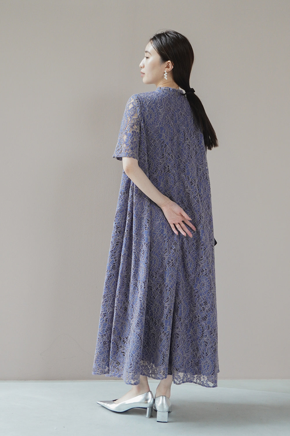 kaene パイピングレースAラインドレス / 100789 | モデル身長160cm 着用サイズFREE ※blue着用