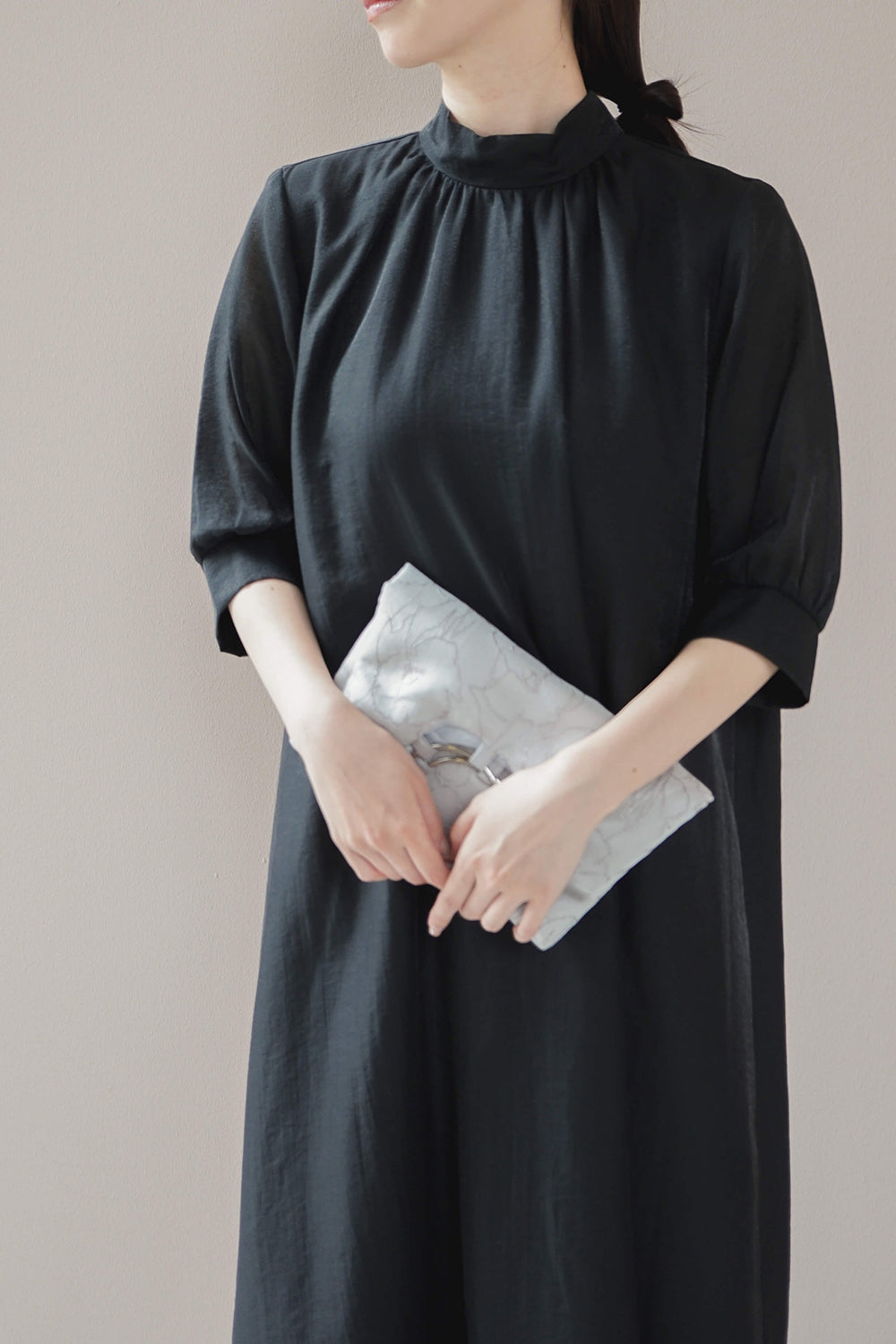 kaene シャンブレーAラインドレス / 100768 | モデル身長160cm 着用サイズ1
