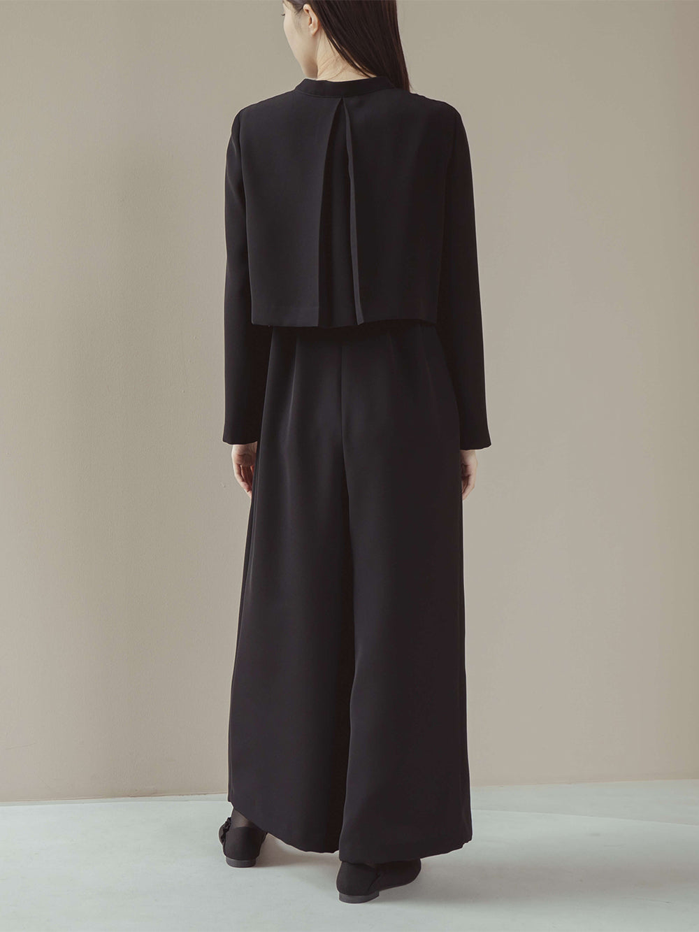 kaene バックタックジャケット / 005347 | モデル身長160cm 着用サイズ34 ※カーブネックオールインワン / 100900