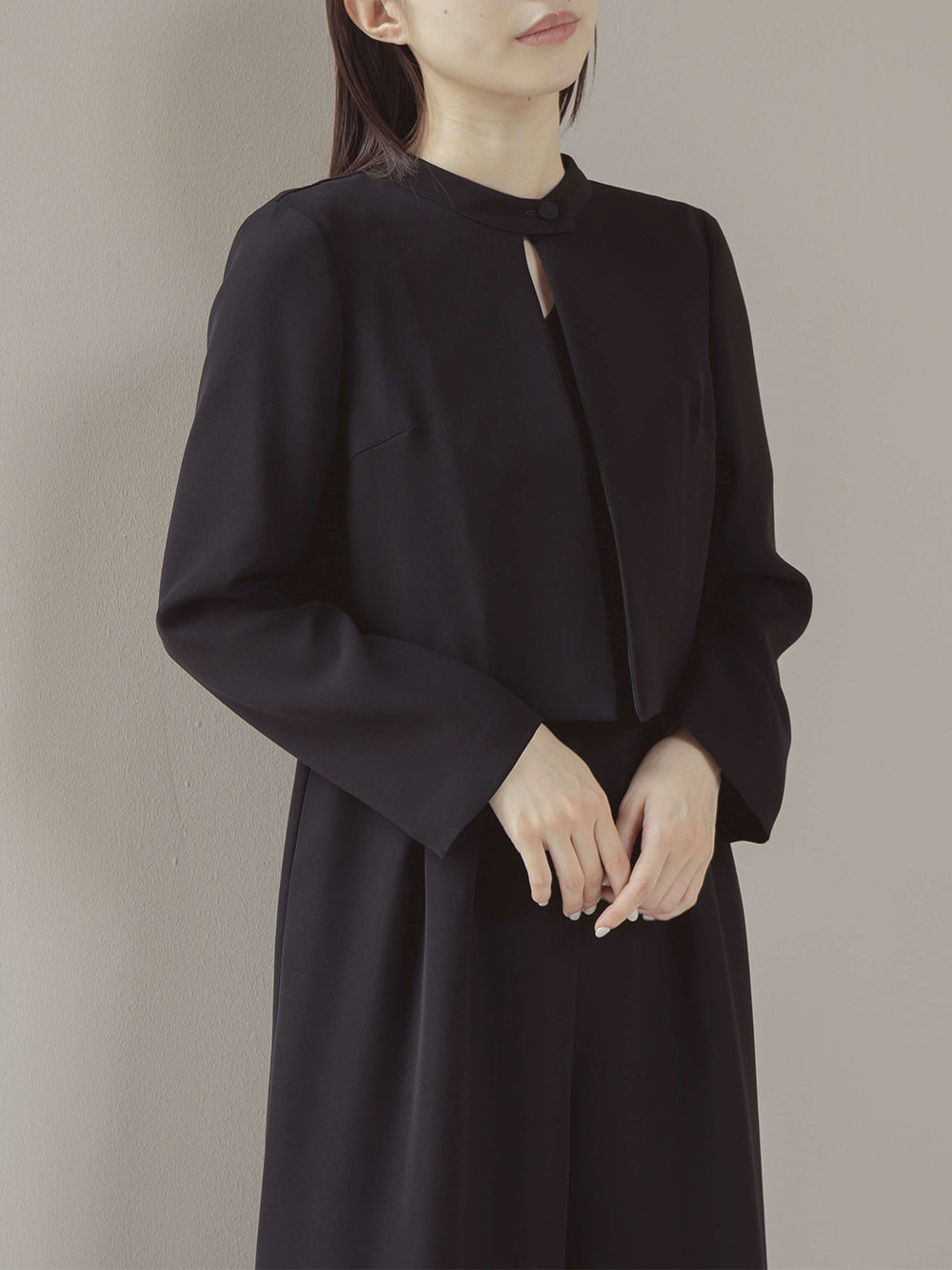 kaene バックタックジャケット / 005347 | モデル身長160cm 着用サイズ34 ※カーブネックオールインワン / 100900