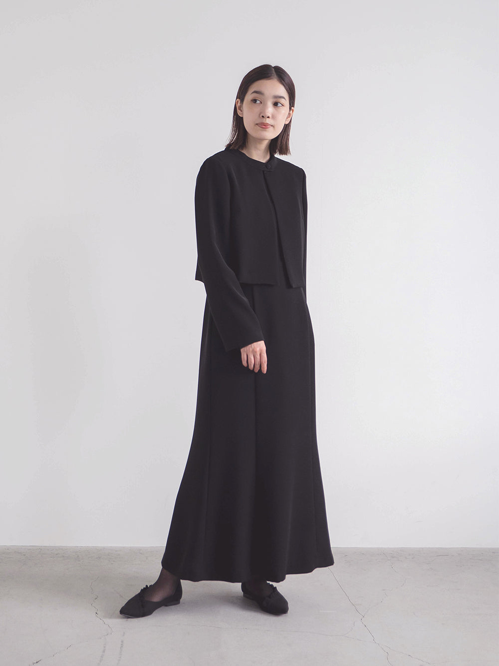kaene バックタックジャケット / 005347 | モデル身長162cm 着用サイズ36 ※エンブロイダリーカフスドレス (100905)着用