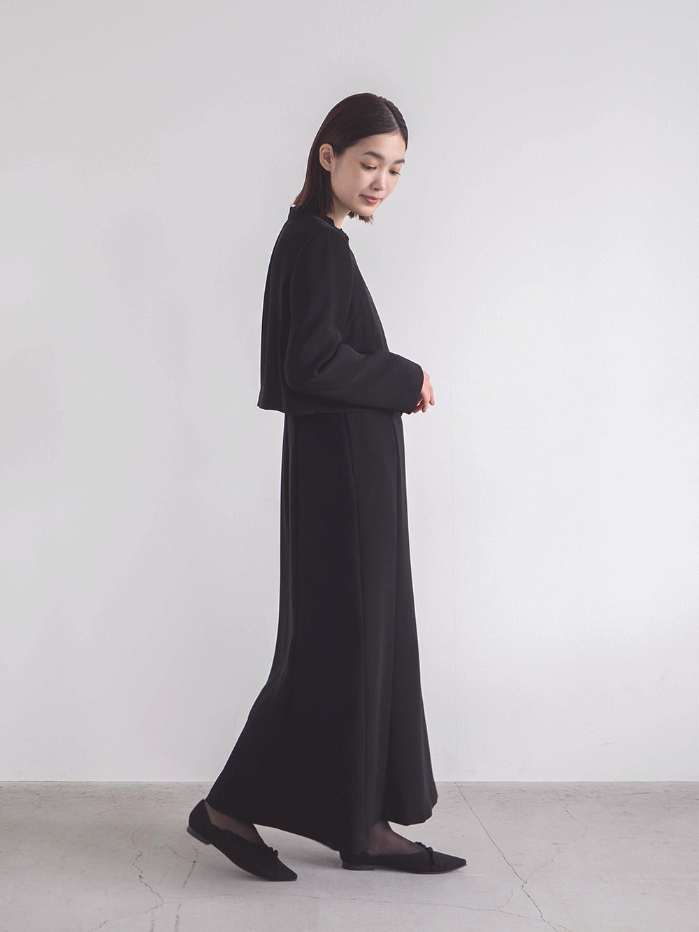 kaene バックタックジャケット / 005347 | モデル身長162cm 着用サイズ36 ※エンブロイダリーカフスドレス (100905)着用