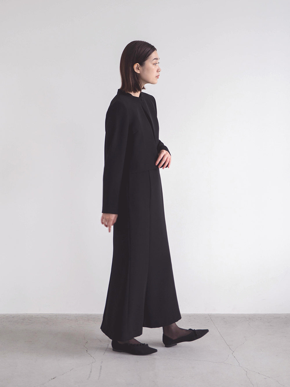 kaene バックタックジャケット / 005347 | モデル身長162cm 着用サイズ36 ※エンブロイダリーカフスドレス (100905)着用