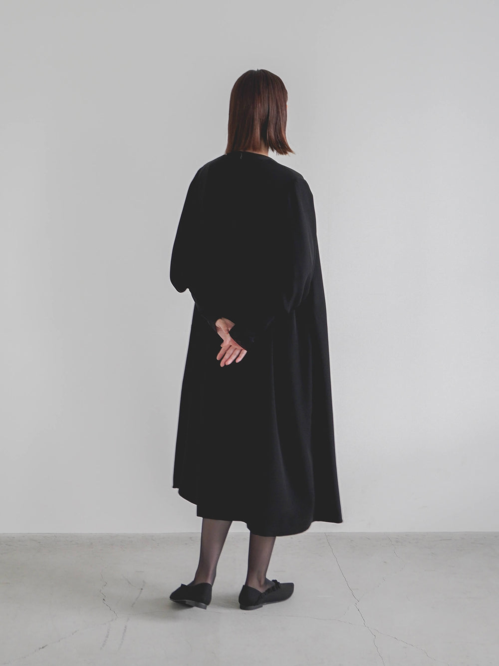 kaene デザインカフスコート / 004110 | モデル身長162cm 着用サイズFREE