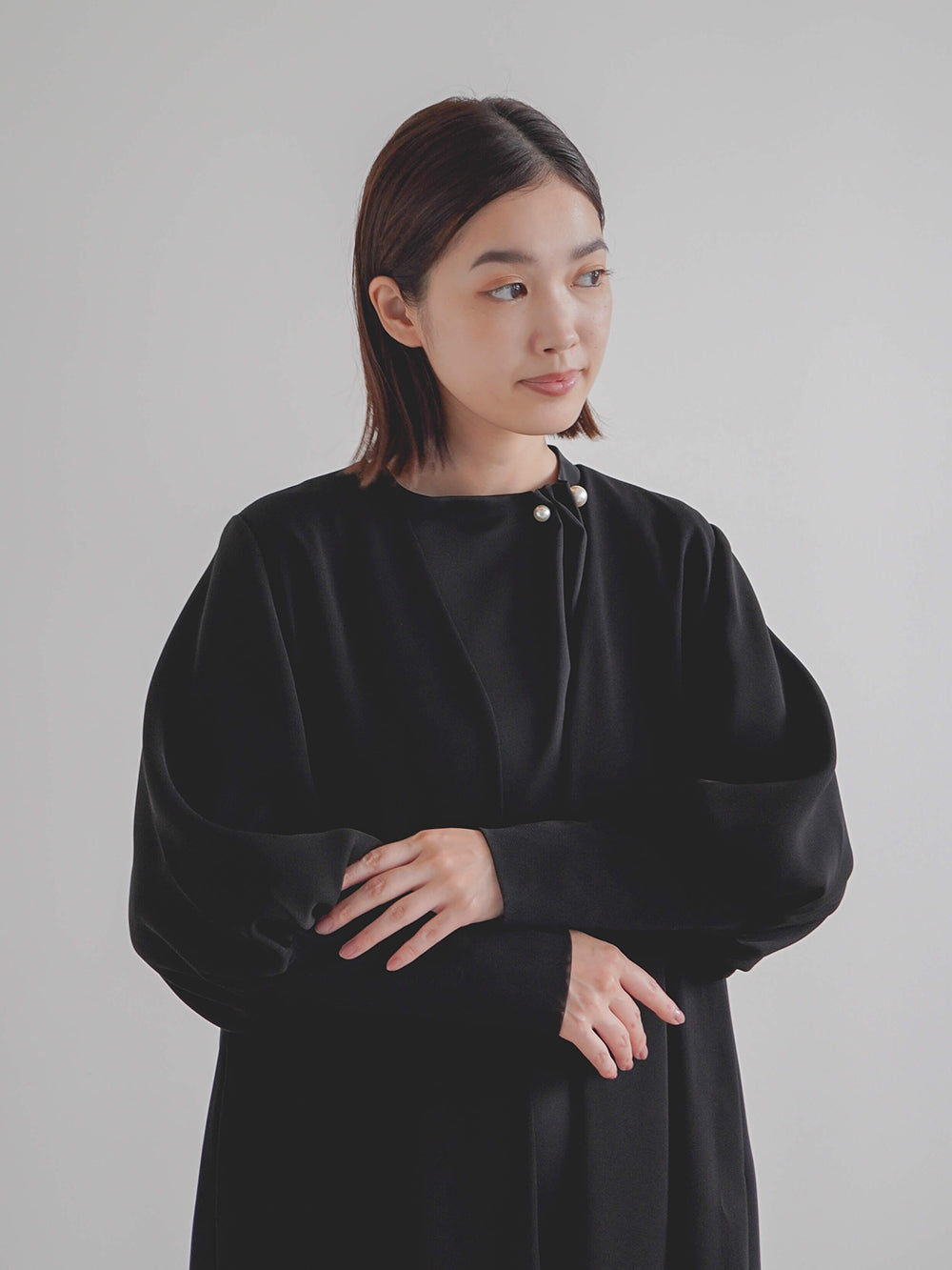 kaene デザインカフスコート / 004110 | モデル身長162cm 着用サイズFREE