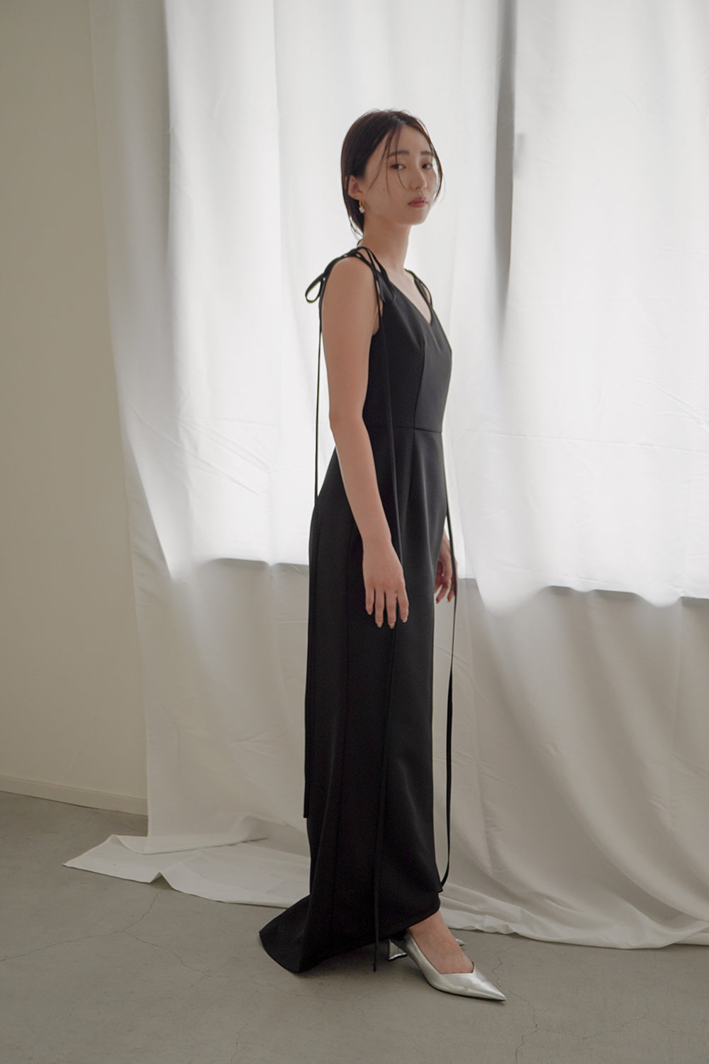 kaene サテンリボンドレス / 100855 | モデル身長160cm 着用サイズ34