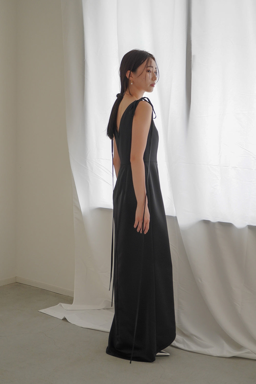 kaene サテンリボンドレス / 100855 | モデル身長160cm 着用サイズ34