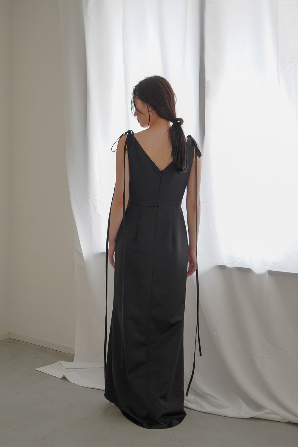 kaene サテンリボンドレス / 100855 | モデル身長160cm 着用サイズ34