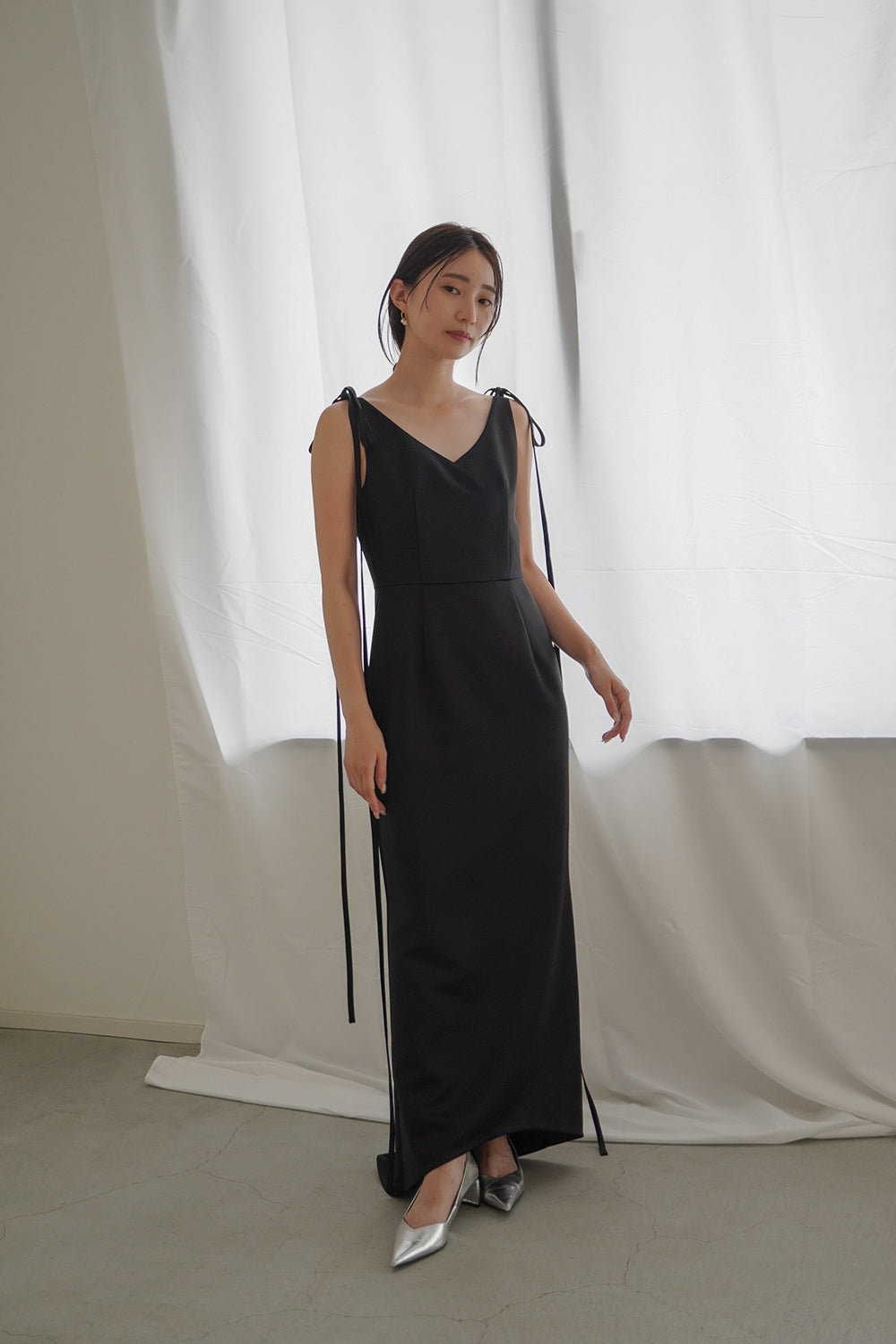 kaene サテンリボンドレス / 100855 | モデル身長160cm 着用サイズ34