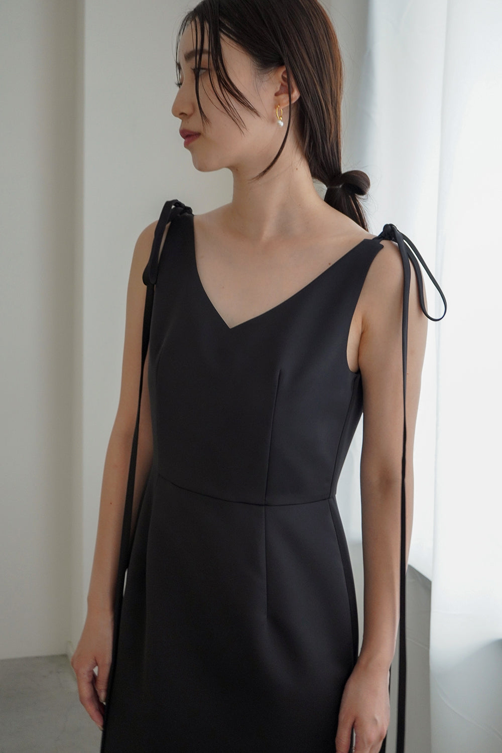 kaene サテンリボンドレス / 100855 | モデル身長160cm 着用サイズ34