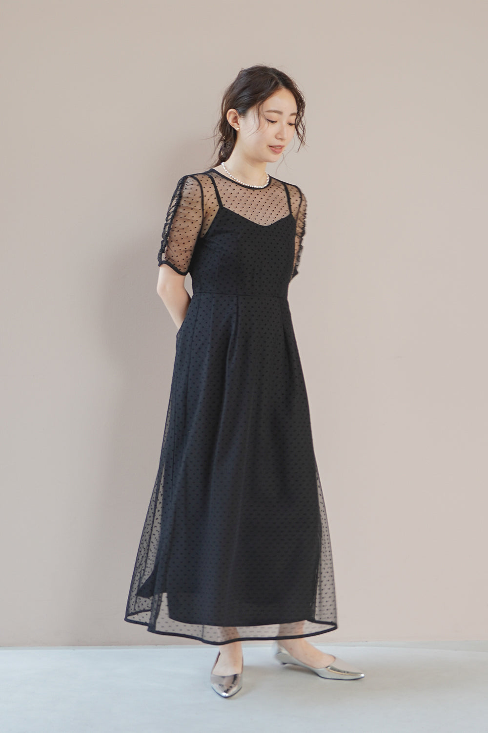 kaene ドットエプロンドレス / 100992 | モデル身長160cm 着用サイズ34