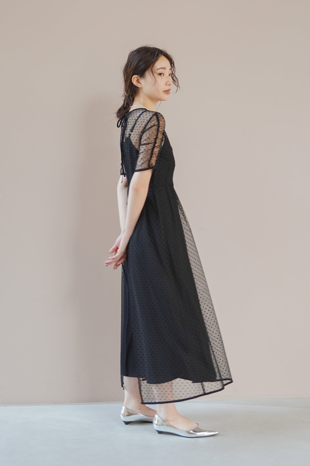 kaene ドットエプロンドレス / 100992 | モデル身長160cm 着用サイズ34