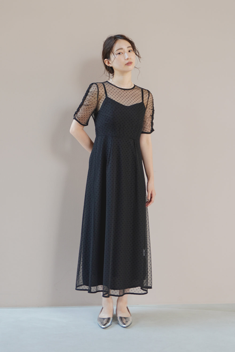 kaene ドットエプロンドレス / 100992 | モデル身長160cm 着用サイズ34