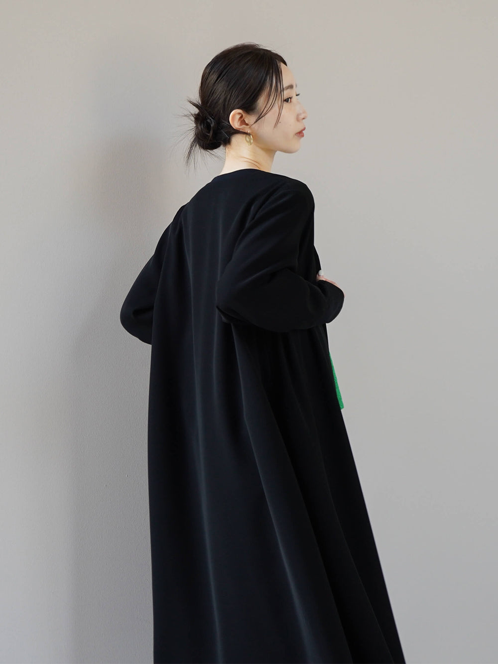 kaene デザインカフスコート / 004110 | モデル身長160cm 着用サイズFREE