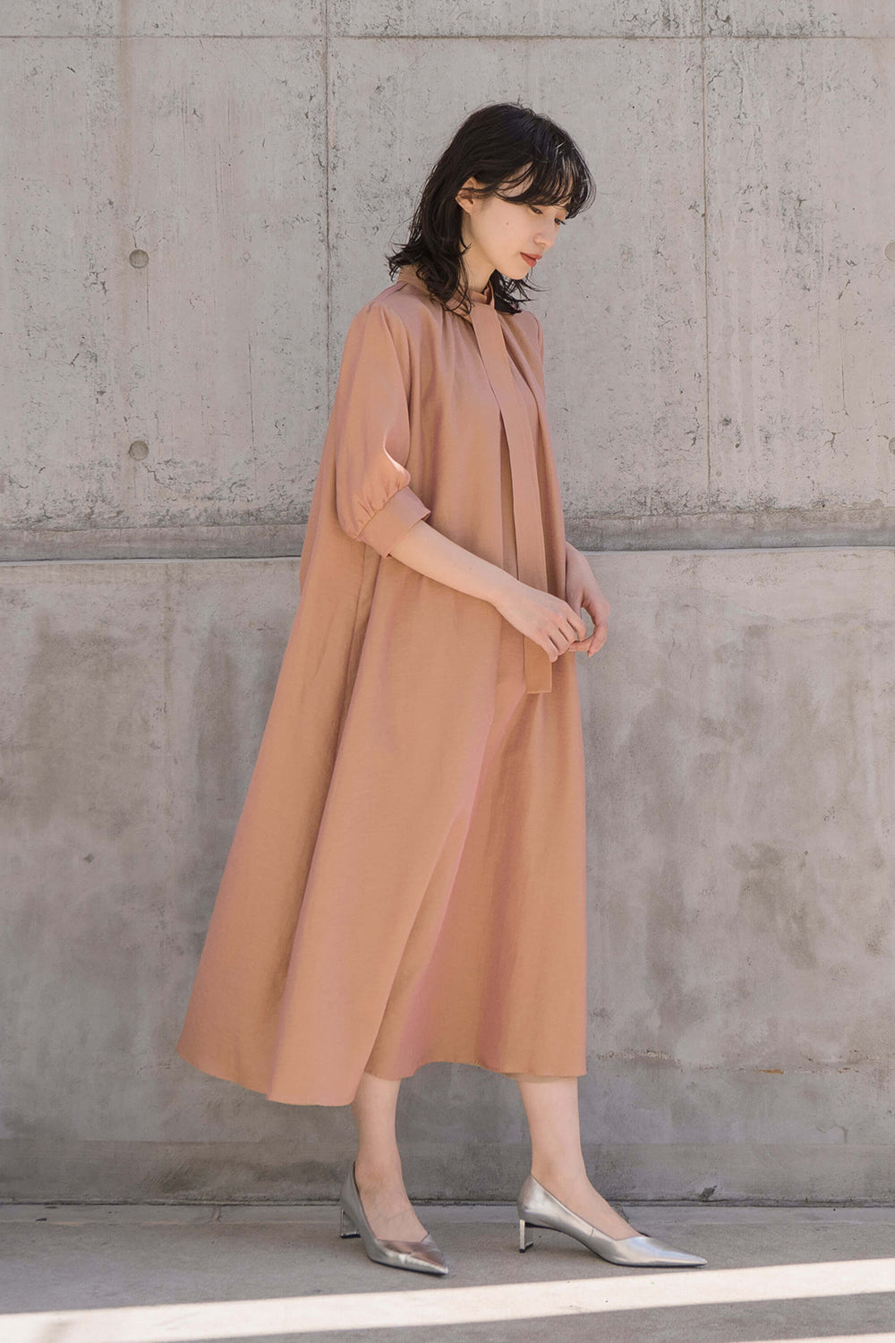 kaene シャンブレーAラインドレス / 100768 | モデル身長160cm 着用サイズ1