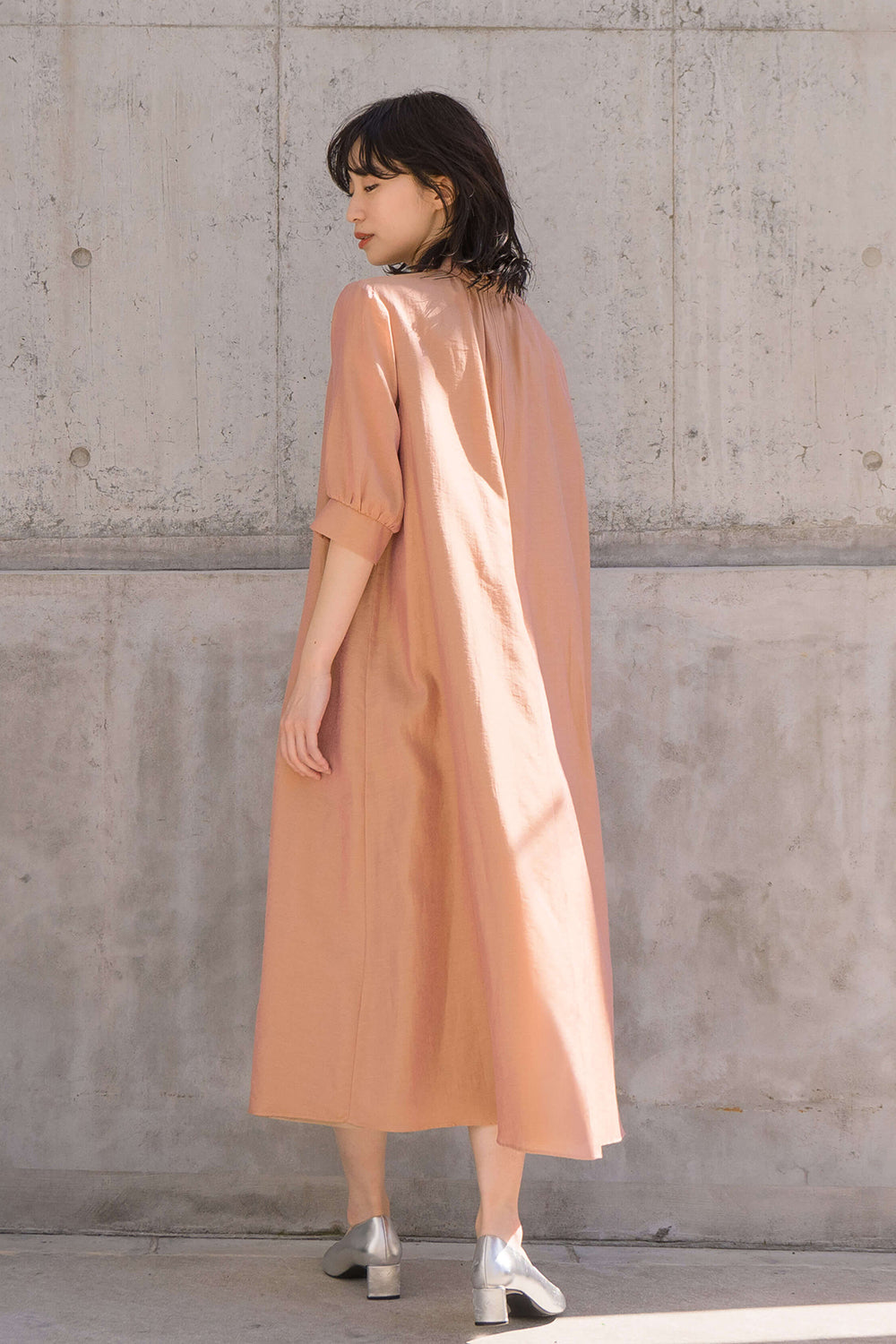 kaene シャンブレーAラインドレス / 100768 | モデル身長160cm 着用サイズ1