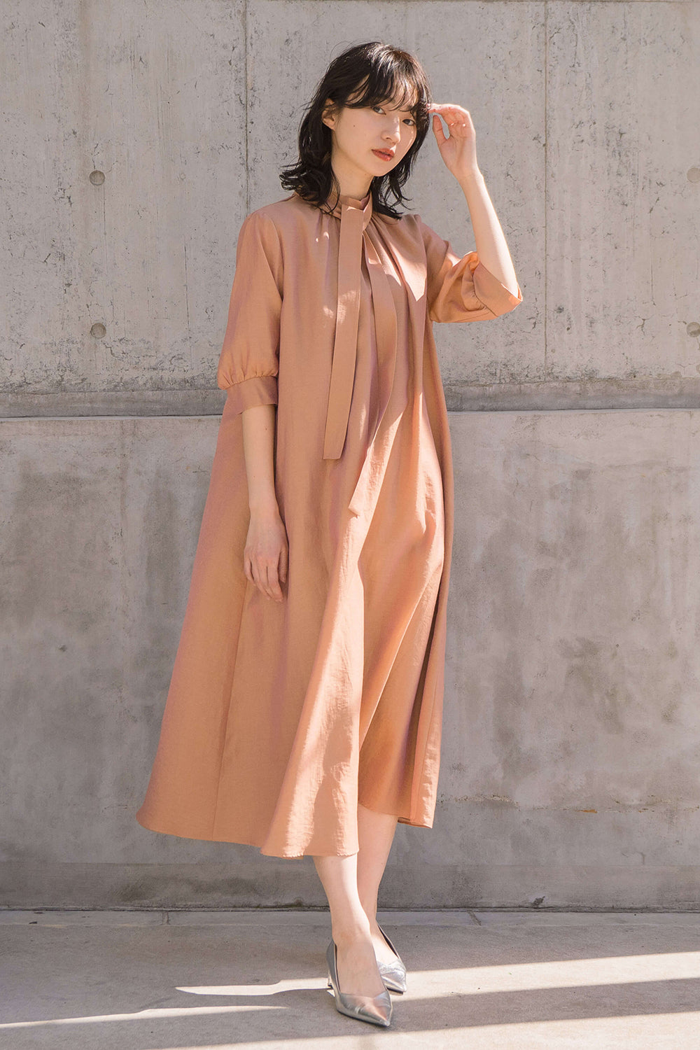 kaene シャンブレーAラインドレス / 100768 | モデル身長160cm 着用サイズ1