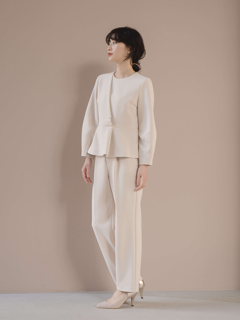 kaene バイカラーパンプス / 050014 | beige着用