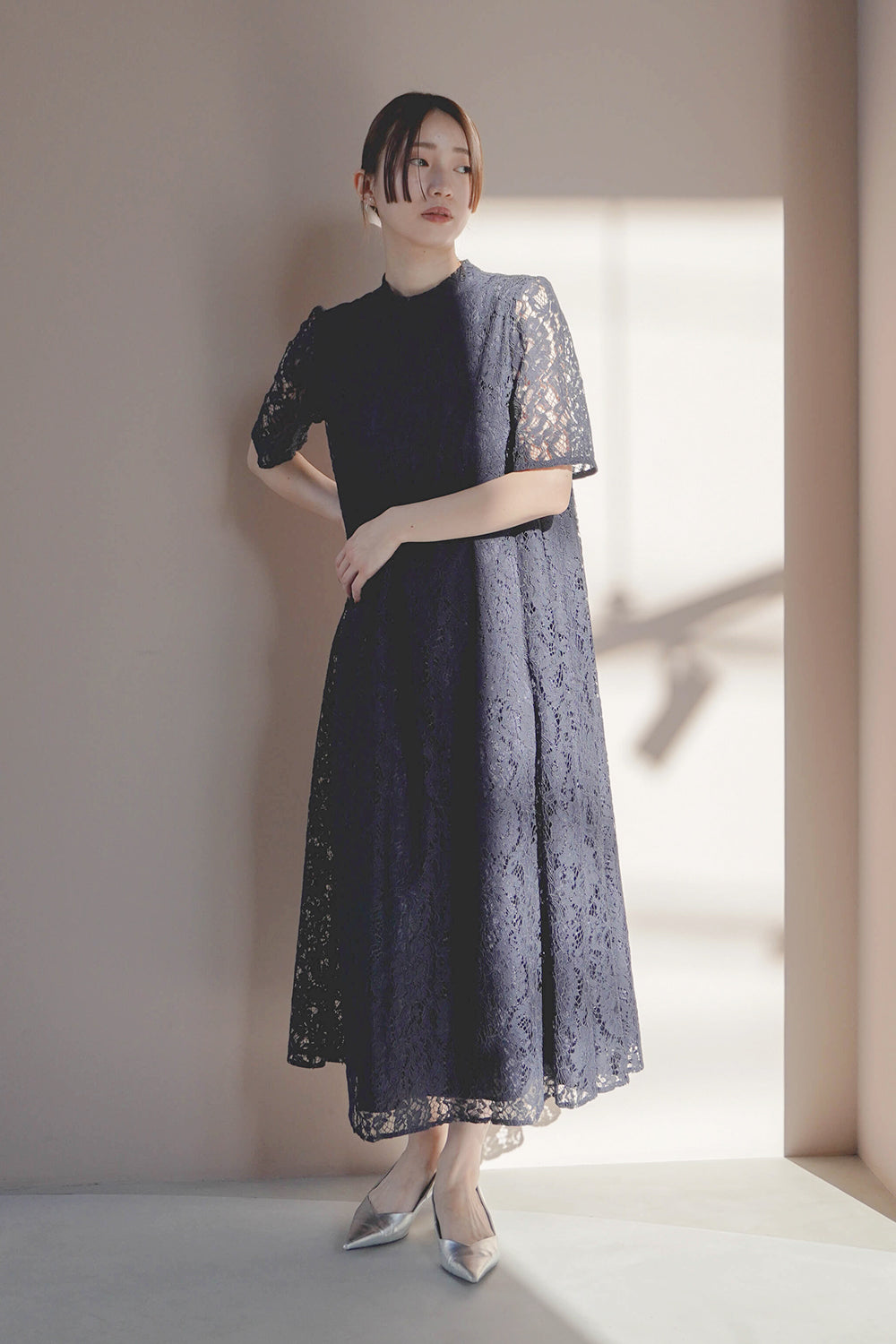 kaene パイピングレースAラインドレス / 100789 | モデル身長160cm 着用サイズFREE ※navy着用