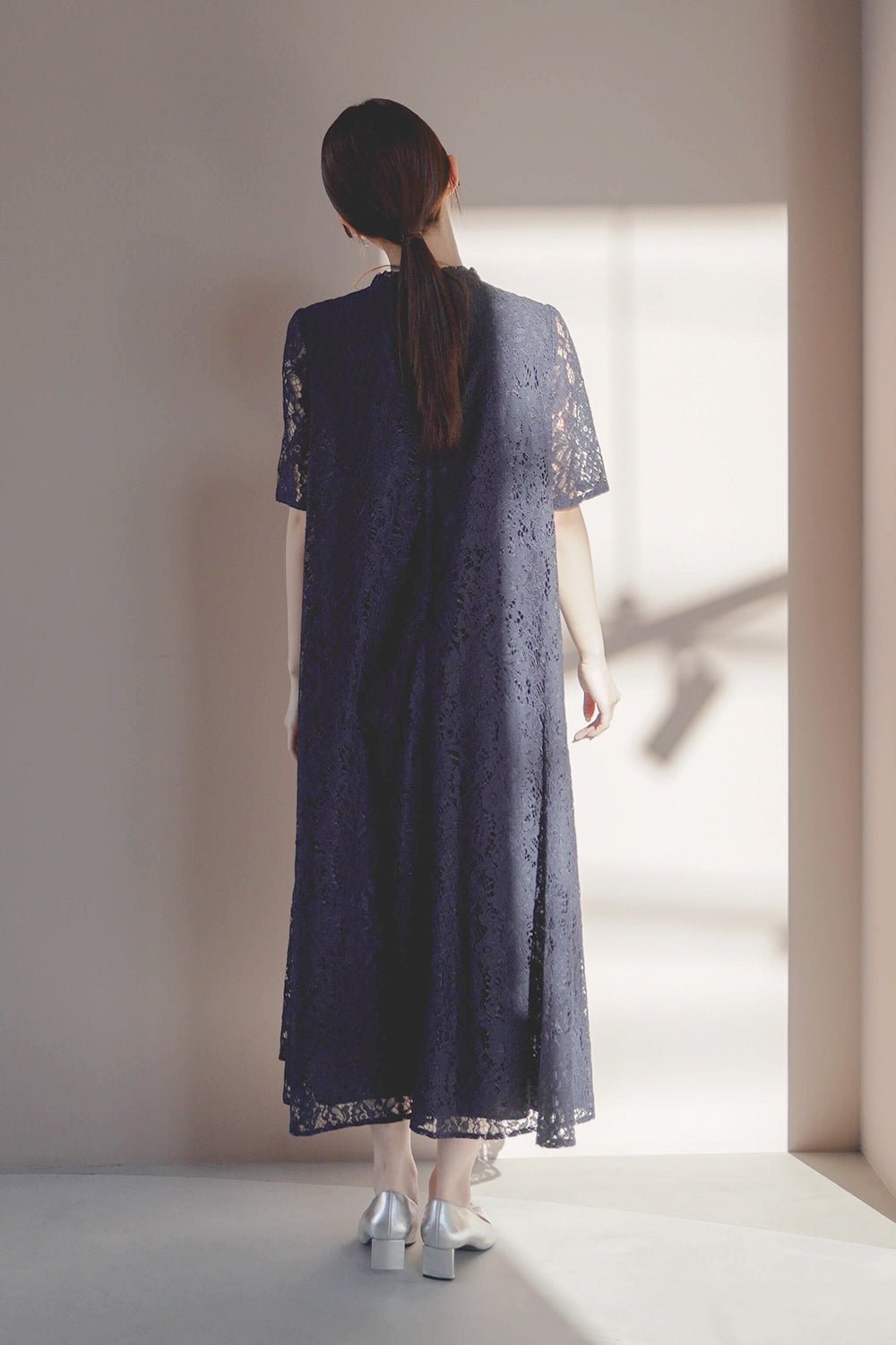 kaene パイピングレースAラインドレス / 100789 | モデル身長160cm 着用サイズFREE ※navy着用