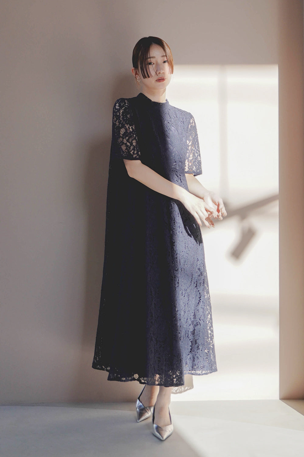 kaene パイピングレースAラインドレス / 100789 | モデル身長160cm 着用サイズFREE ※navy着用