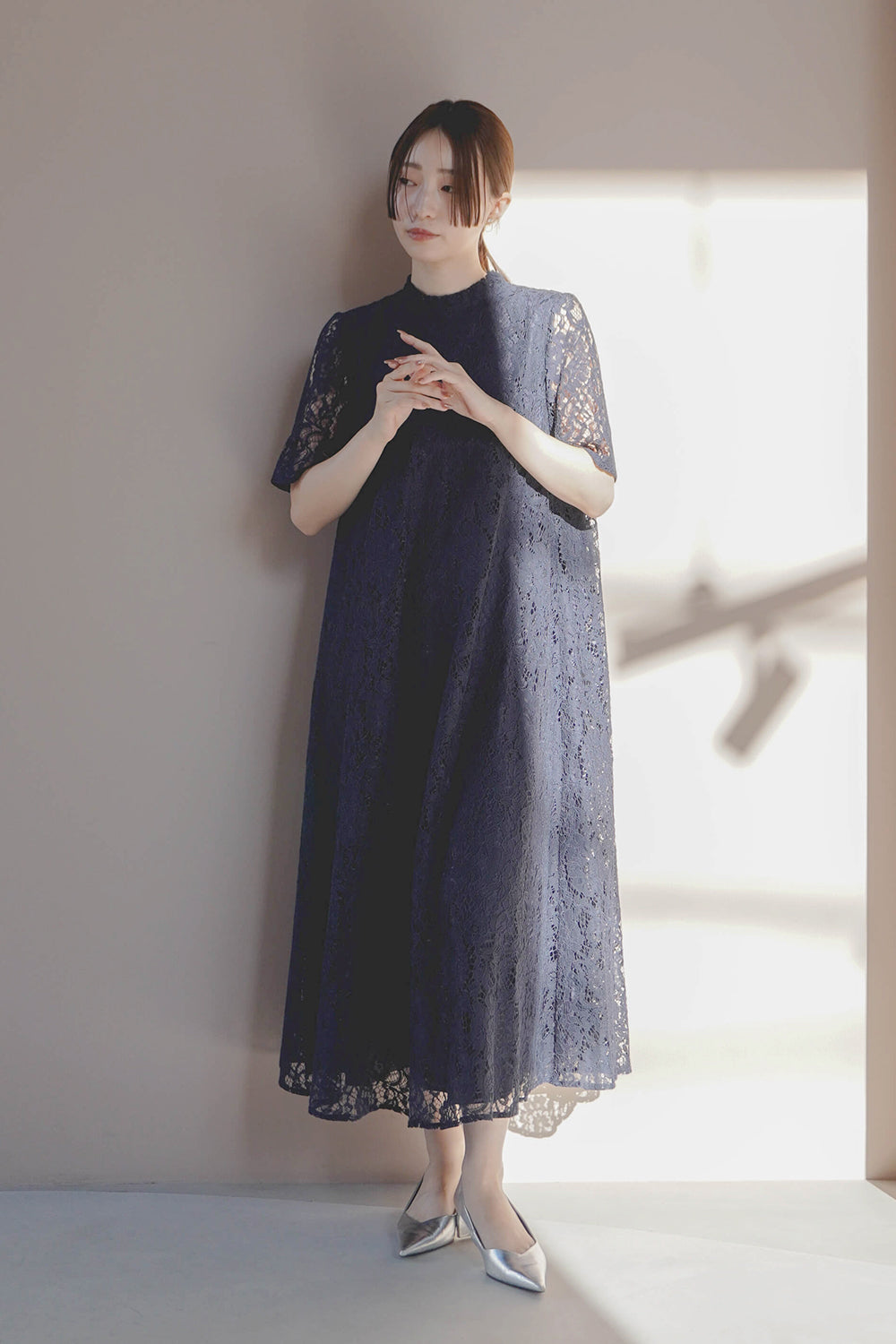 kaene パイピングレースAラインドレス / 100789 | モデル身長160cm 着用サイズFREE ※navy着用