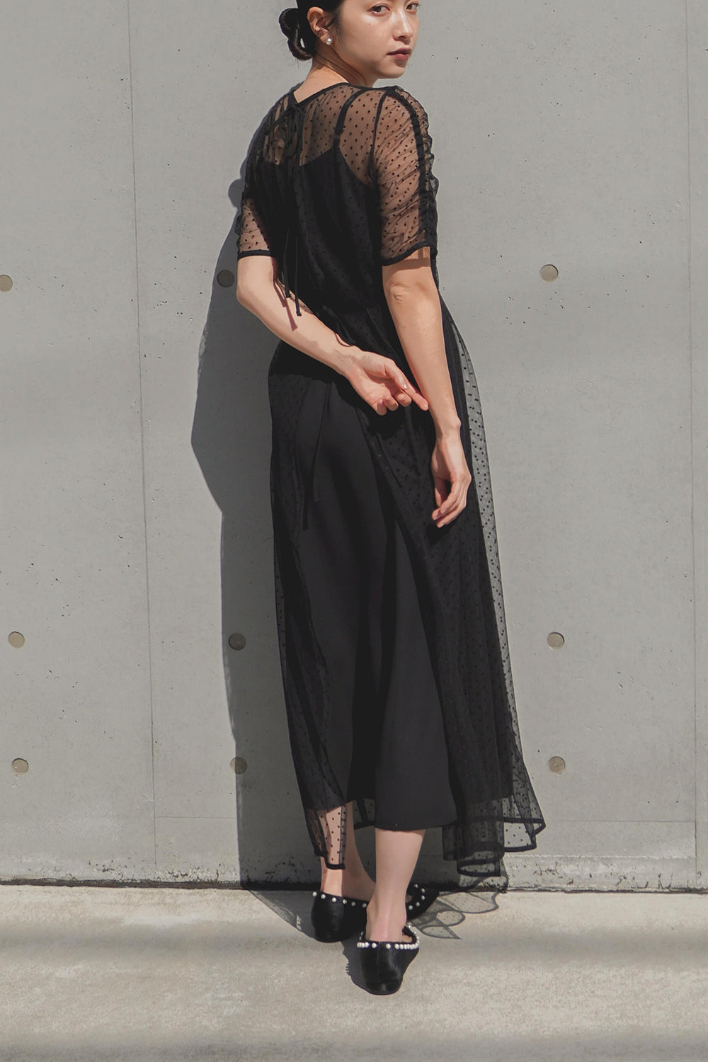 kaene ドットエプロンドレス / 100992 | モデル身長157cm 着用サイズ34