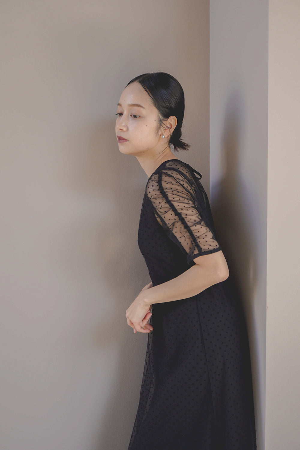 kaene ドットエプロンドレス / 100992 | モデル身長157cm 着用サイズ34